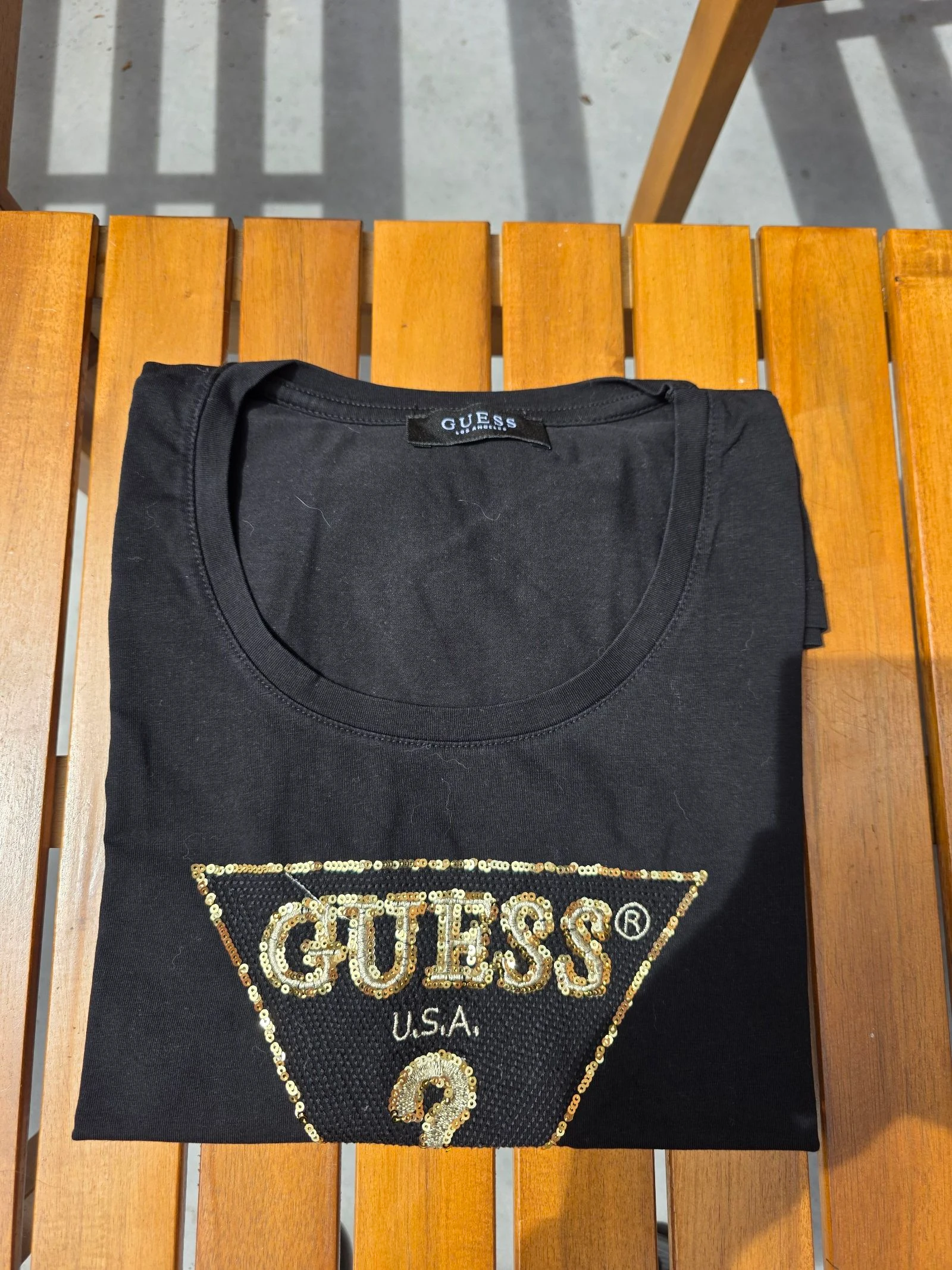 T-Shirt Guess à strass